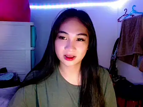 Snapshot of SweetLilly_18 chatting on 03-18-25, 03:42 SweetLilly 18 online show from 03-18-25, 03:42