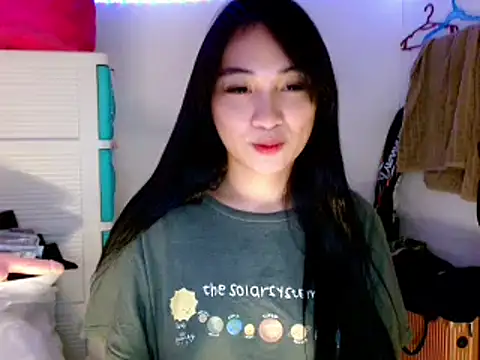 Snapshot of SweetLilly_18 chatting on 03-18-25, 06:48 SweetLilly 18 online show from 03-18-25, 06:48