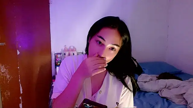 Snapshot of SweetLilly_18 chatting on 09-26-25, 02:32 SweetLilly 18 online show from 09-26-25, 02:32