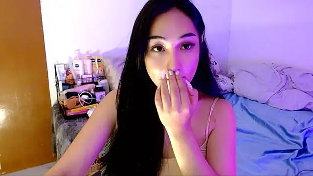 Snapshot of SweetLilly_18 chatting on 10-22-25, 04:57 SweetLilly 18 online show from 10-22-25, 04:57