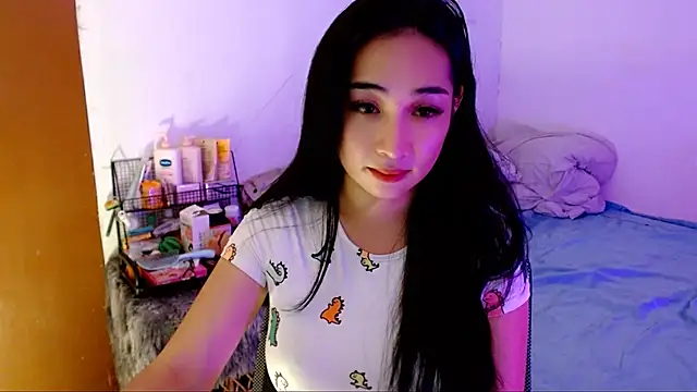 Snapshot of SweetLilly_18 chatting on 11-01-25, 03:30 SweetLilly 18 online show from 11-01-25, 03:30