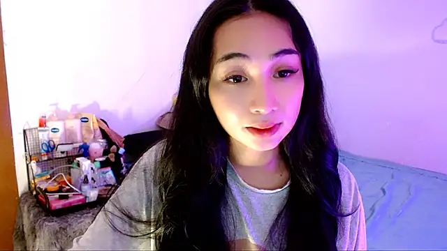 Snapshot of SweetLilly_18 chatting on 11-08-25, 02:01 SweetLilly 18 online show from 11-08-25, 02:01