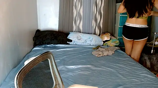 Snapshot of SweetLilly_18 chatting on 02-20-26, 02:41 SweetLilly 18 online show from 02-20-26, 02:41