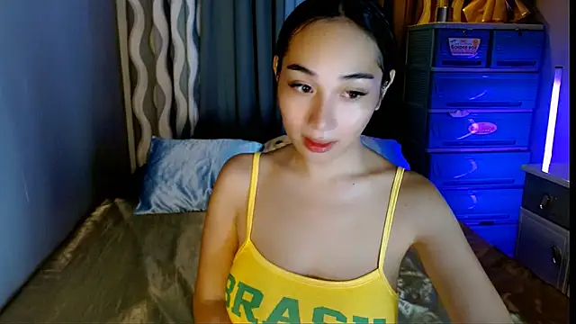 SweetLilly 18 online show from 05-24-26, 04:17