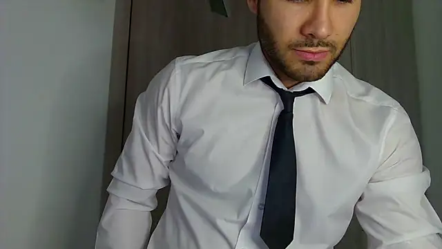 Snapshot of Justynn1 chatting on 04-26-26, 04:43 Justynn1 online show from 04-26-26, 04:43