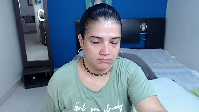 Snapshot of GlendaStarx chatting on 05-26-26, 02:35 GlendaStarx online show from 05-26-26, 02:35