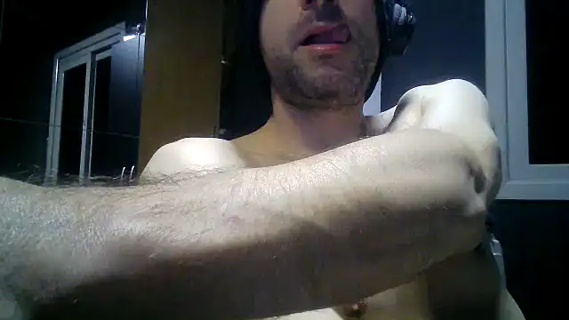 Snapshot of gauchors20 chatting on 05-01-26, 11:37 gauchors20 online show from 05-01-26, 11:37