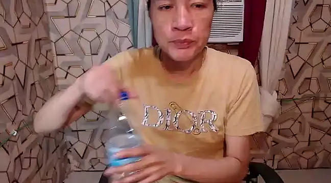 Snapshot of tshugecumxxx chatting on 01-01-25, 03:03 tshugecumxxx online show from 01-01-25, 03:03