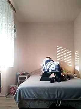 Snapshot of Elza01 chatting on 02-21-25, 06:51 Elza01 online show from 02-21-25, 06:51