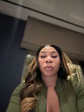 Snapshot of Belle___ chatting on 12-21-24, 12:53 Belle online show from 12-21-24, 12:53