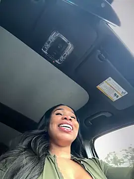 Snapshot of Belle___ chatting on 12-28-24, 03:48 Belle online show from 12-28-24, 03:48