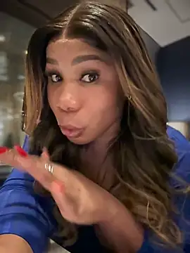 Snapshot of Belle___ chatting on 01-18-25, 01:41 Belle online show from 01-18-25, 01:41