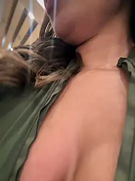 Snapshot of Belle___ chatting on 01-18-25, 11:22 Belle online show from 01-18-25, 11:22