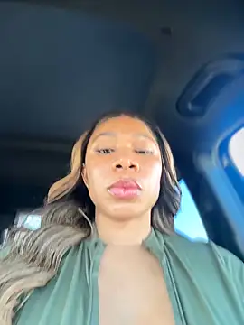 Snapshot of Belle___ chatting on 01-24-25, 03:45 Belle online show from 01-24-25, 03:45