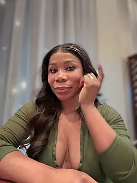 Snapshot of Belle___ chatting on 02-08-25, 05:08 Belle online show from 02-08-25, 05:08