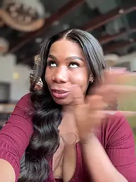 Snapshot of Belle___ chatting on 03-07-25, 06:11 Belle online show from 03-07-25, 06:11