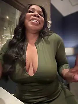 Snapshot of Belle___ chatting on 03-16-25, 12:45 Belle online show from 03-16-25, 12:45