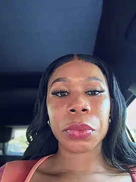 Snapshot of Belle___ chatting on 09-13-25, 03:45 Belle online show from 09-13-25, 03:45