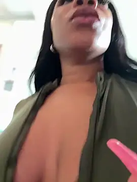 Snapshot of Belle___ chatting on 09-14-25, 02:38 Belle online show from 09-14-25, 02:38