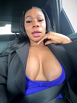 Snapshot of Belle___ chatting on 09-27-25, 02:22 Belle online show from 09-27-25, 02:22