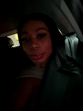 Snapshot of Belle___ chatting on 09-28-25, 01:27 Belle online show from 09-28-25, 01:27