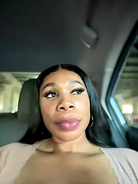 Snapshot of Belle___ chatting on 10-10-25, 09:14 Belle online show from 10-10-25, 09:14