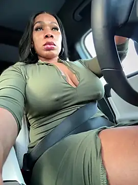 Snapshot of Belle___ chatting on 10-25-25, 10:26 Belle online show from 10-25-25, 10:26