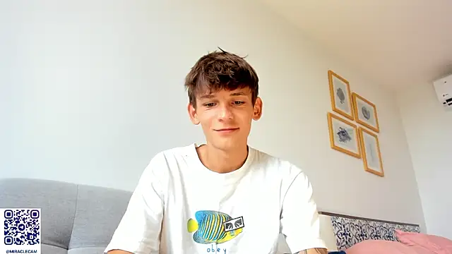 MiracleCam online show from 01-06-26, 02:37