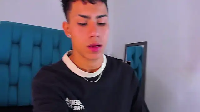 Snapshot of AlanNaughty chatting on 12-01-24, 08:53 AlanNaughty online show from 12-01-24, 08:53