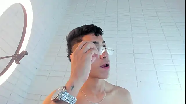 Snapshot of AlanNaughty chatting on 12-29-24, 07:50 AlanNaughty online show from 12-29-24, 07:50