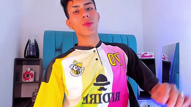 Snapshot of AlanNaughty chatting on 01-15-25, 06:43 AlanNaughty online show from 01-15-25, 06:43