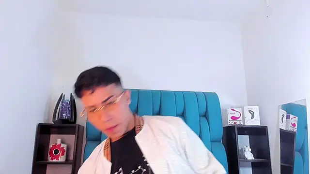 Snapshot of AlanNaughty chatting on 01-19-25, 04:01 AlanNaughty online show from 01-19-25, 04:01