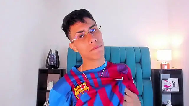 Snapshot of AlanNaughty chatting on 01-21-25, 11:03 AlanNaughty online show from 01-21-25, 11:03