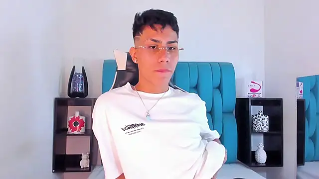 Snapshot of AlanNaughty chatting on 01-25-25, 10:18 AlanNaughty online show from 01-25-25, 10:18