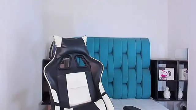 Snapshot of AlanNaughty chatting on 02-15-25, 08:54 AlanNaughty online show from 02-15-25, 08:54