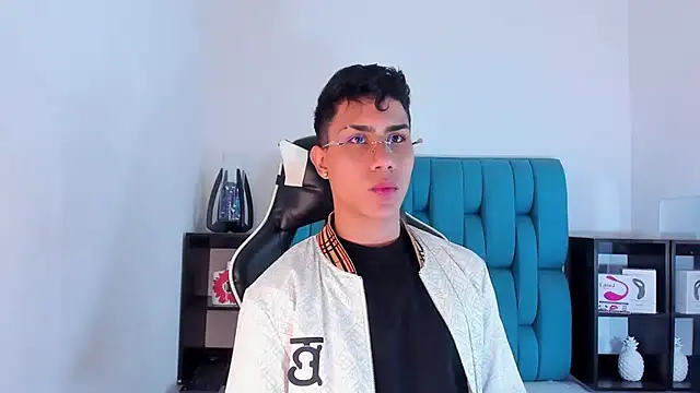 Snapshot of AlanNaughty chatting on 02-17-25, 08:26 AlanNaughty online show from 02-17-25, 08:26