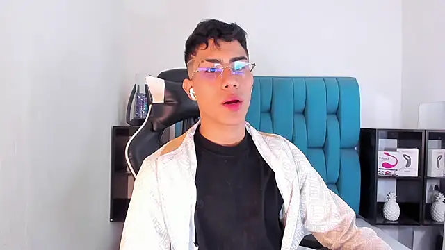 Snapshot of AlanNaughty chatting on 02-20-25, 09:20 AlanNaughty online show from 02-20-25, 09:20