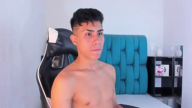 Snapshot of AlanNaughty chatting on 02-24-25, 08:36 AlanNaughty online show from 02-24-25, 08:36