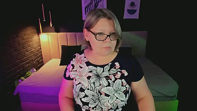 Shannonshine online show from 04-06-26, 01:23