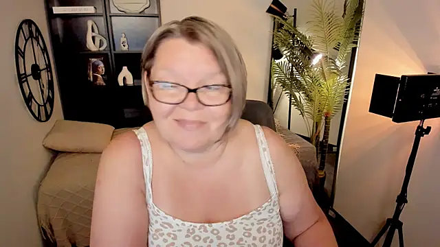 Shannonshine online show from 07-20-26, 01:57