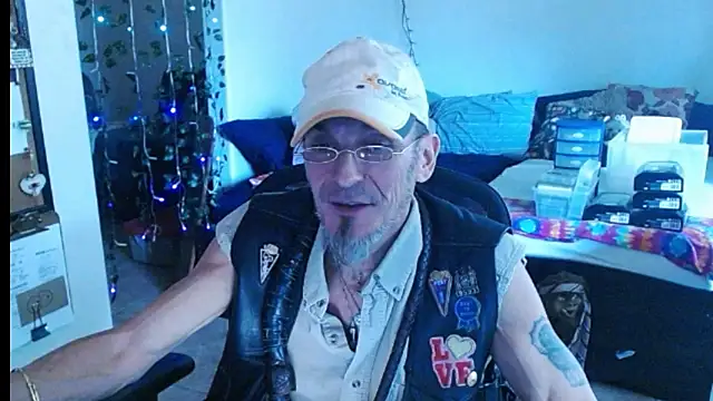 Snapshot of mycock2474u chatting on 03-06-25, 03:13 mycock2474u online show from 03-06-25, 03:13