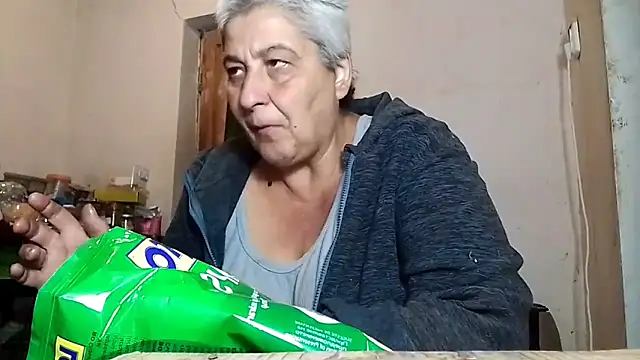 Snapshot of ExquisiteMature chatting on 09-26-25, 09:35 ExquisiteMature online show from 09-26-25, 09:35