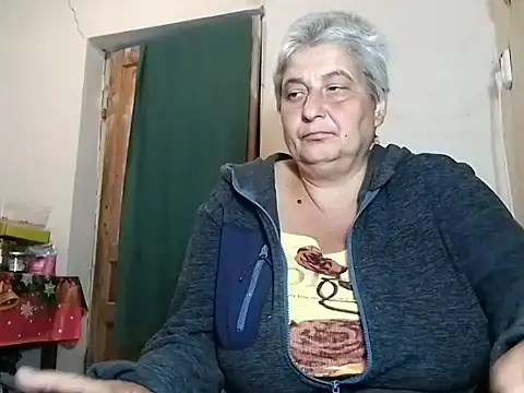 Snapshot of ExquisiteMature chatting on 09-29-25, 01:00 ExquisiteMature online show from 09-29-25, 01:00