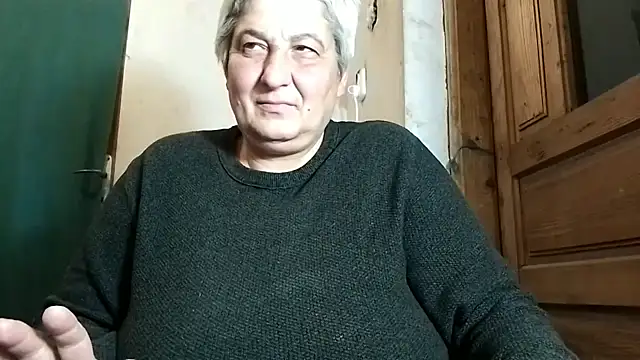 Snapshot of ExquisiteMature chatting on 10-19-25, 09:15 ExquisiteMature online show from 10-19-25, 09:15