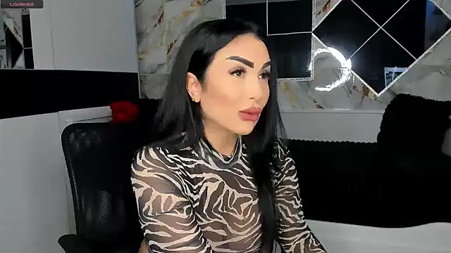 Snapshot of mistress_meryem chatting on 02-25-25, 11:44 mistress meryem online show from 02-25-25, 11:44