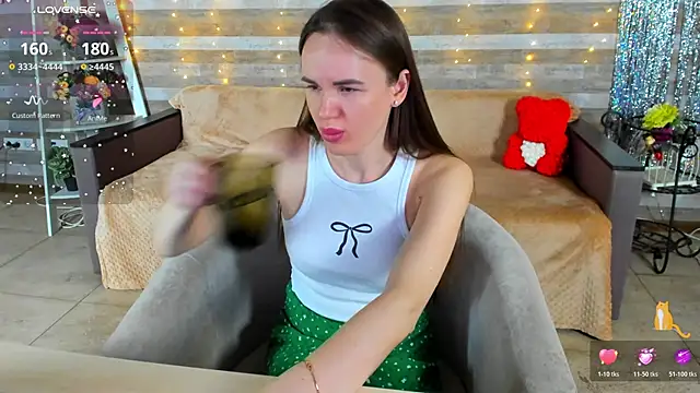 Snapshot of SusanSmit chatting on 02-21-26, 07:59 SusanSmit online show from 02-21-26, 07:59