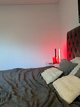 EllaMae online show from 10-12-25, 02:16