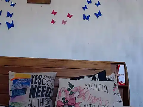 Snapshot of Princess_Ariahsquirty chatting on 10-15-25, 07:52 Princess Ariahsquirty online show from 10-15-25, 07:52