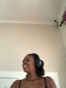 LuciousLips96 online show from 02-04-25, 07:07