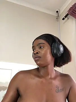 LuciousLips96 online show from 02-13-25, 12:00